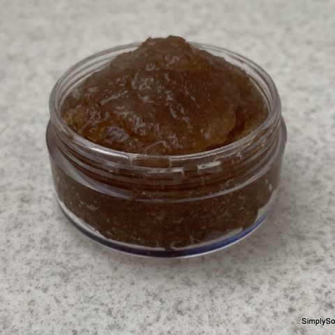 exfoliating lip scrub DIY