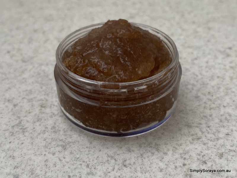 exfoliating lip scrub DIY
