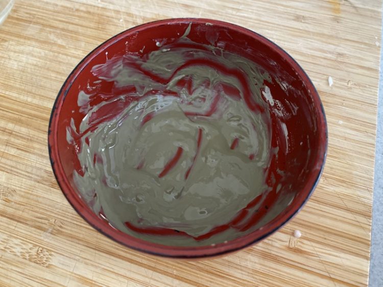 Mixing isopropyl alcohol with French green clay