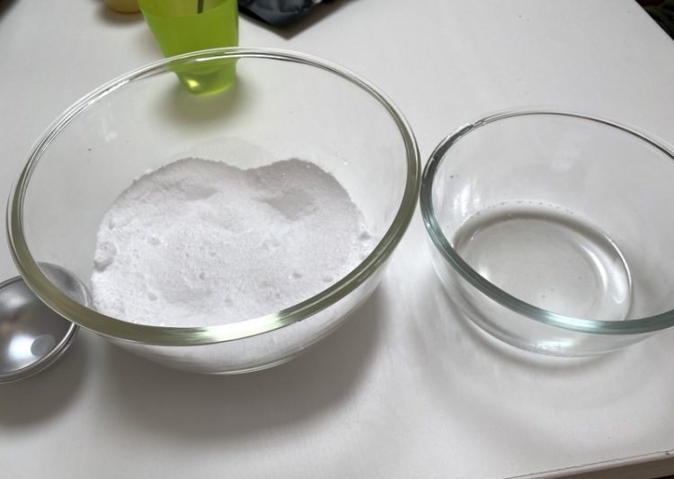 wet and dry bowl of ingredients for bath bombs