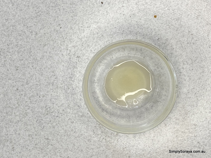 Mixing the glycerine and xanthan gum